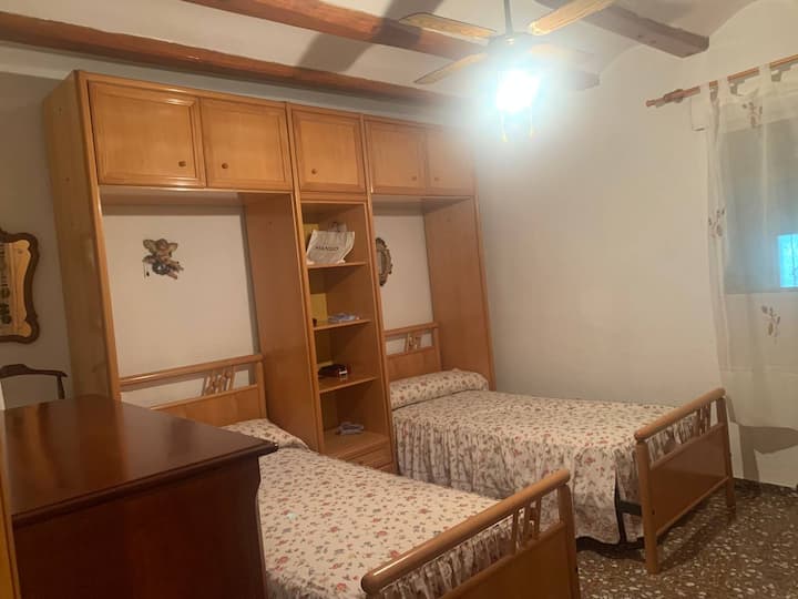 საძინებელი 1