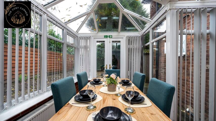 3 Bedroom House Central Manchester & Free Parking gallery image 3