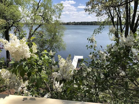 A cozy retreat on Lake Irogami