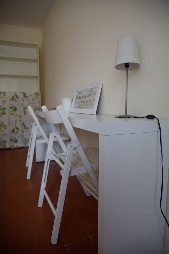 หากจำเป็นพื้นที่ทำงานในห้องนอนชั้นล่าง