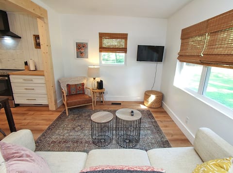 Top Airbnb: Charming and cozy cottage in Davidson, NC in Kannapolis