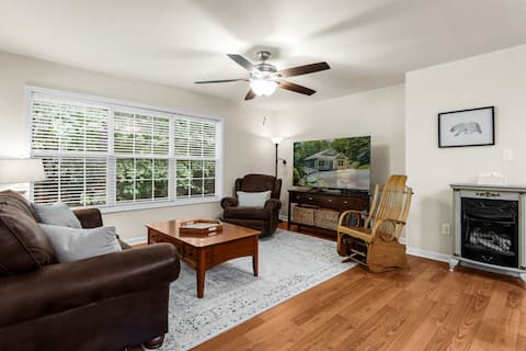 Successful Airbnb property: Family Getaway! Open concept, accessible, Hiking in Linville