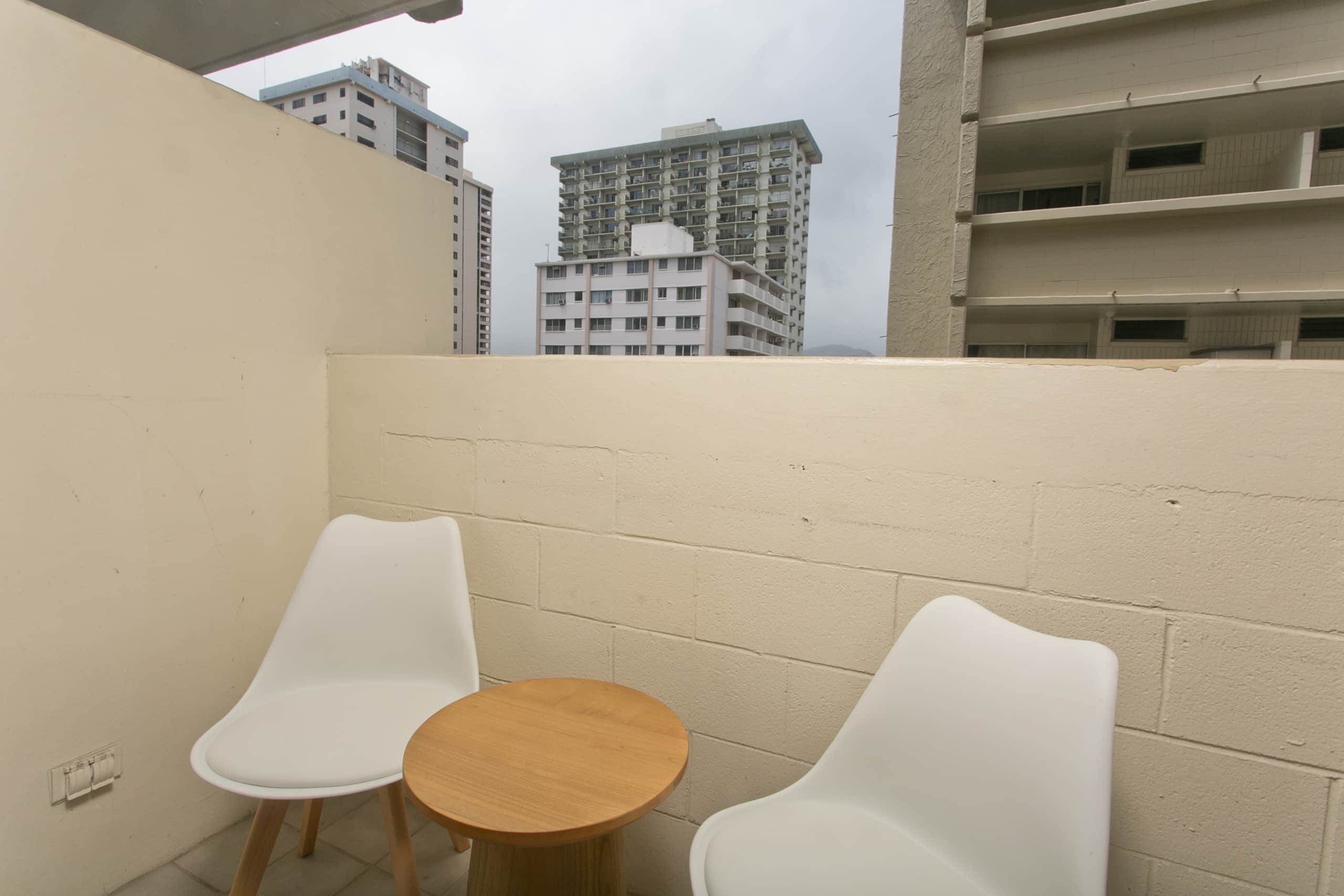 Modern Waikiki Studio w Kitchen 1 Block from Beach - Image 12