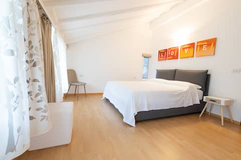 Romantic two-room apartment near downtown with parking space