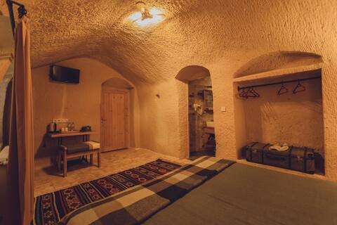 Pinhan Cave Suites Unique Rock Room for 6 person