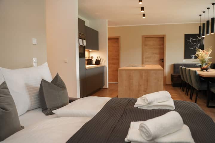 ספה נפתחת + סלון. 