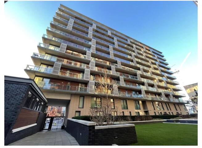 City Centre 2-Bed Apartment gallery image 2