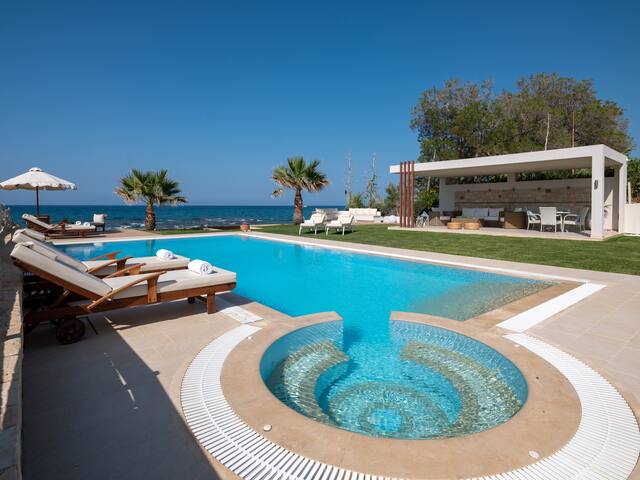 Hersonissos Beach Villa – Your Seafront Retreat gallery image 4