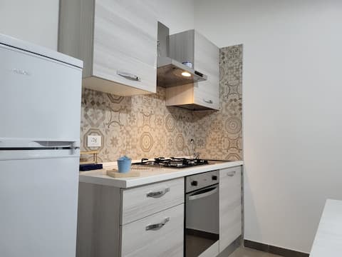 Proprietà Airbnb di successo: Frammenti di sole Studio apartment by the sea "sunset" a Porto Cesareo