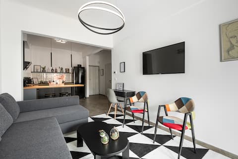 Popular Airbnb listing: Olympou Thessaloniki Comfy City Center Apartment in Δήμος Θεσσαλονίκης