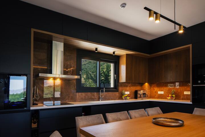 Sea views, hot tub, private pool & modern design! gallery image 4