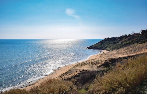 Apartment with sea view and beach access