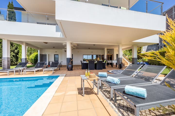 Edgar Oxana And Ian managed Airbnb listing 1