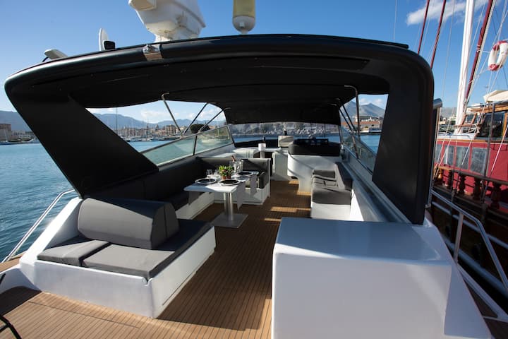 airbnb yacht italy