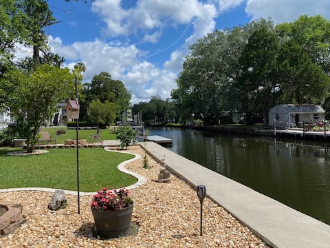 Crystal River waterfront resort!
