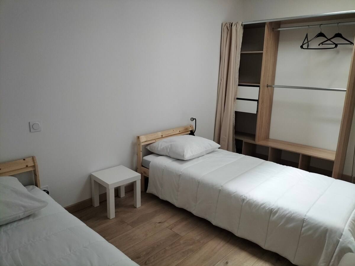 ห้องนอน 2 ห้องห้องชุดรับรองแขก