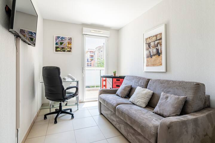 Kauč na razvlačenje 140 x 190 cm s pravim madracem, uredski prostor/ kauč na razvlačenje 140x190cm s pravim madracem, uredski prostor