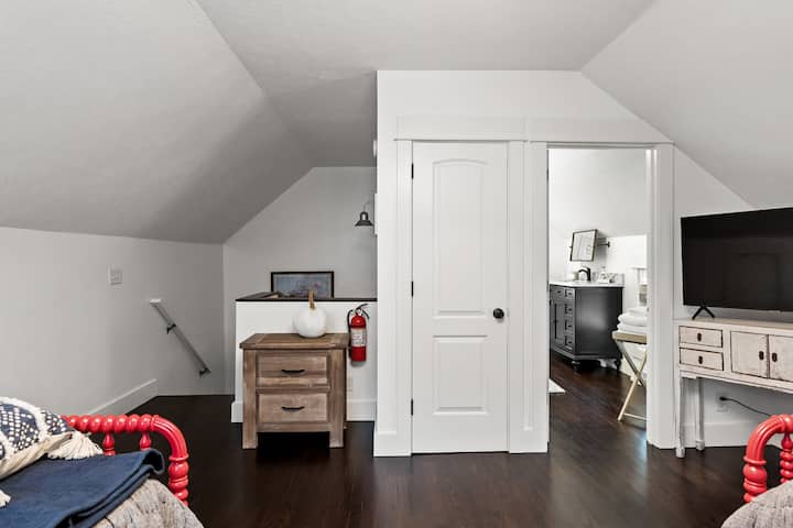 Спална соба по скали