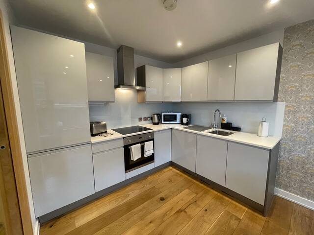 2 Bedroom 2 bathroom Balcony 4 ppl MCR City Centre gallery image 4