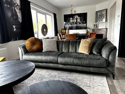 Large 4 bedroom house center Enschede