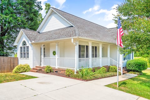 Elon Southern Charmer~Fenced Yard~Pets Welcome