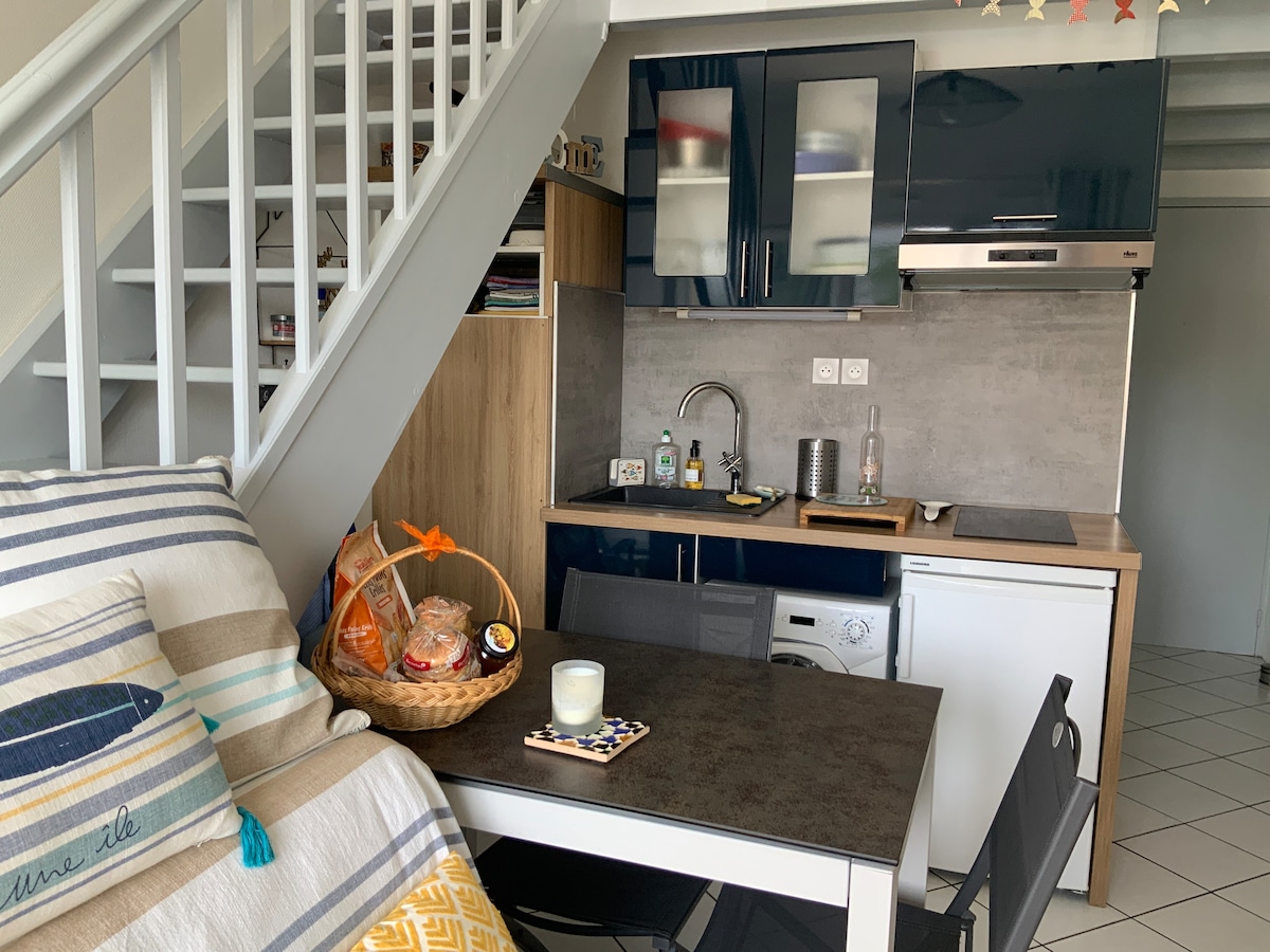 Propriété Airbnb réussie: 28 m2 3-star duplex apartment near train station à La Rochelle