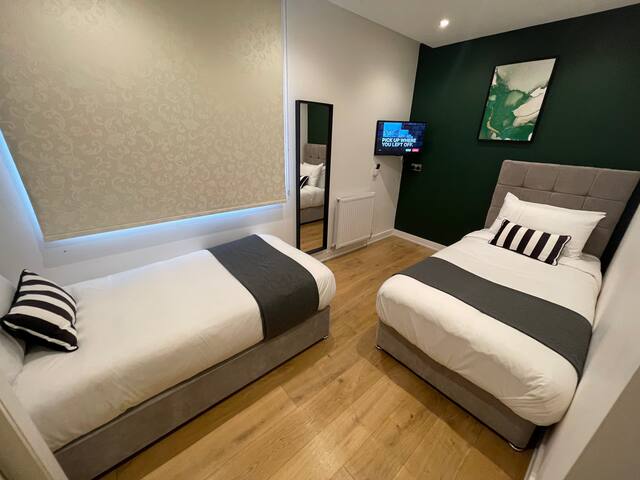 2 bedroom 2 bathroom 6 people @ MCR City Centre gallery image 5