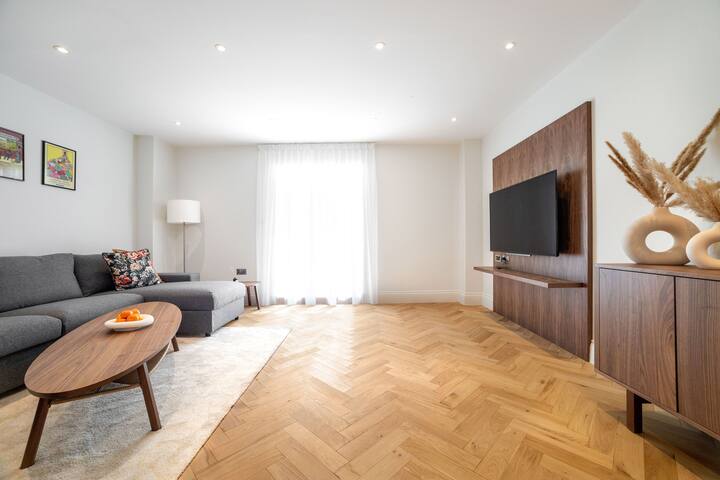 3 Bedroom flat with Patio in Central London gallery image 4
