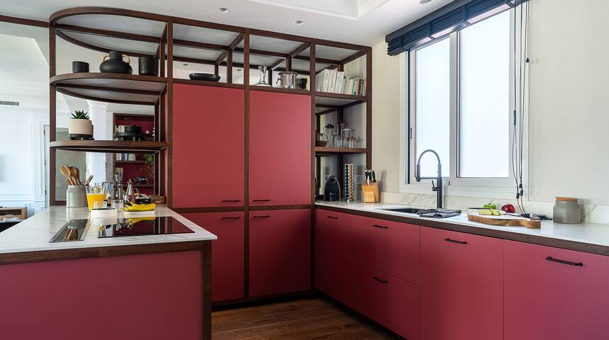 Huge 4 bed/4bathensuite, same block as gaudi house gallery image 4