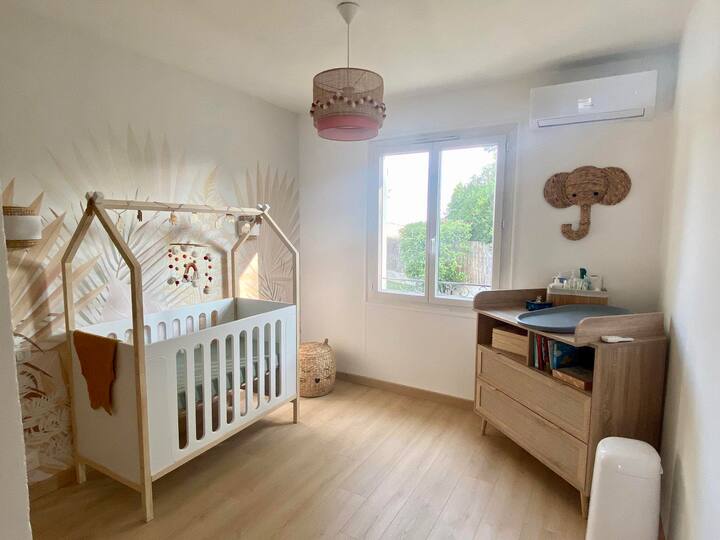 ห้องนอนสำหรับเด็ก 3 ห้องเปิดประทุนห้องนอนพร้อมที่นอนขนาด 140x200 - มีเครื่องปรับอากาศ