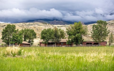 Successful Airbnb property: The Dunton Ranch in Cody / Yellowstone