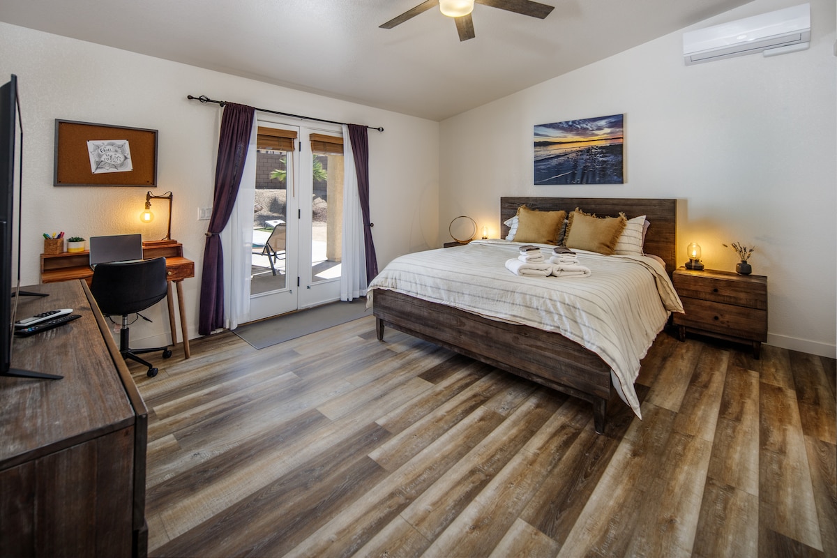 Master Bedroom, king bed w/ work space