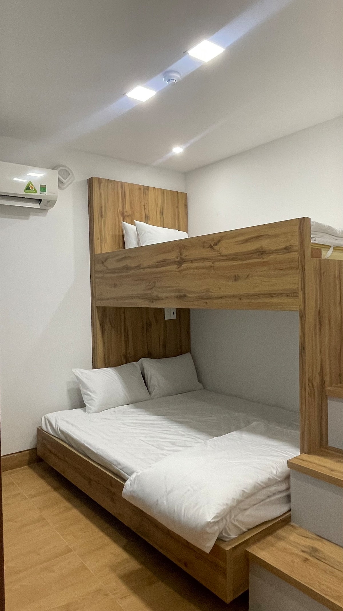 Spálňa s poschodovými posteľami