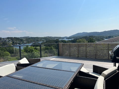 Sunny house with a view and a large terrace