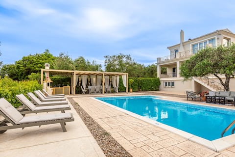 Villa Crystal | Private Pool, BBQ area, 5Bedrooms