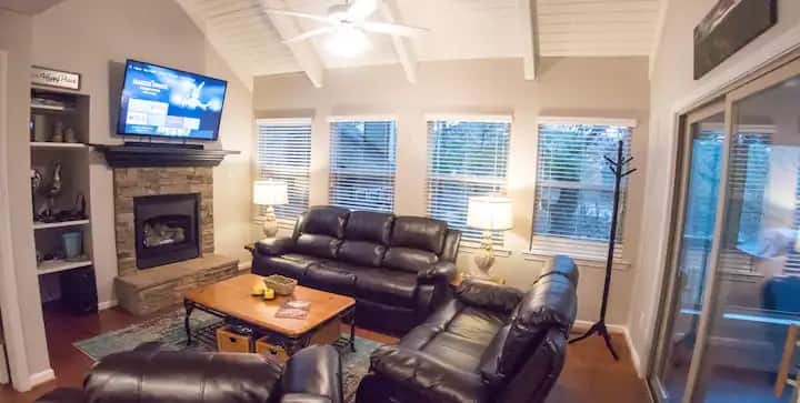 River Tubing, Hottub, Golfcourse, Pool, Pets! - Helen, GA