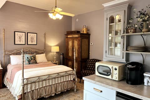 Extended Stays | Ground-Floor | A/C | Free Wi-Fi