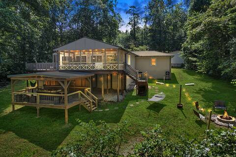 Waterfront/lakeview home w/ BIG hot tub& KING Beds