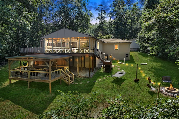 Waterfront / Lake View w/ BIG hot tub & KING beds