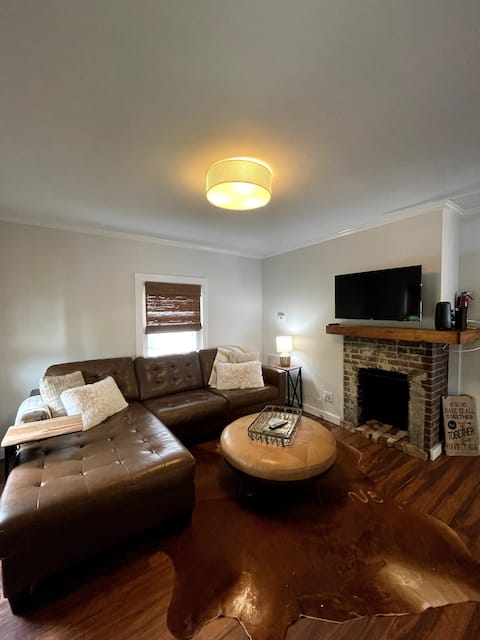 Popular Airbnb listing: Blu Bungalow in Belmont