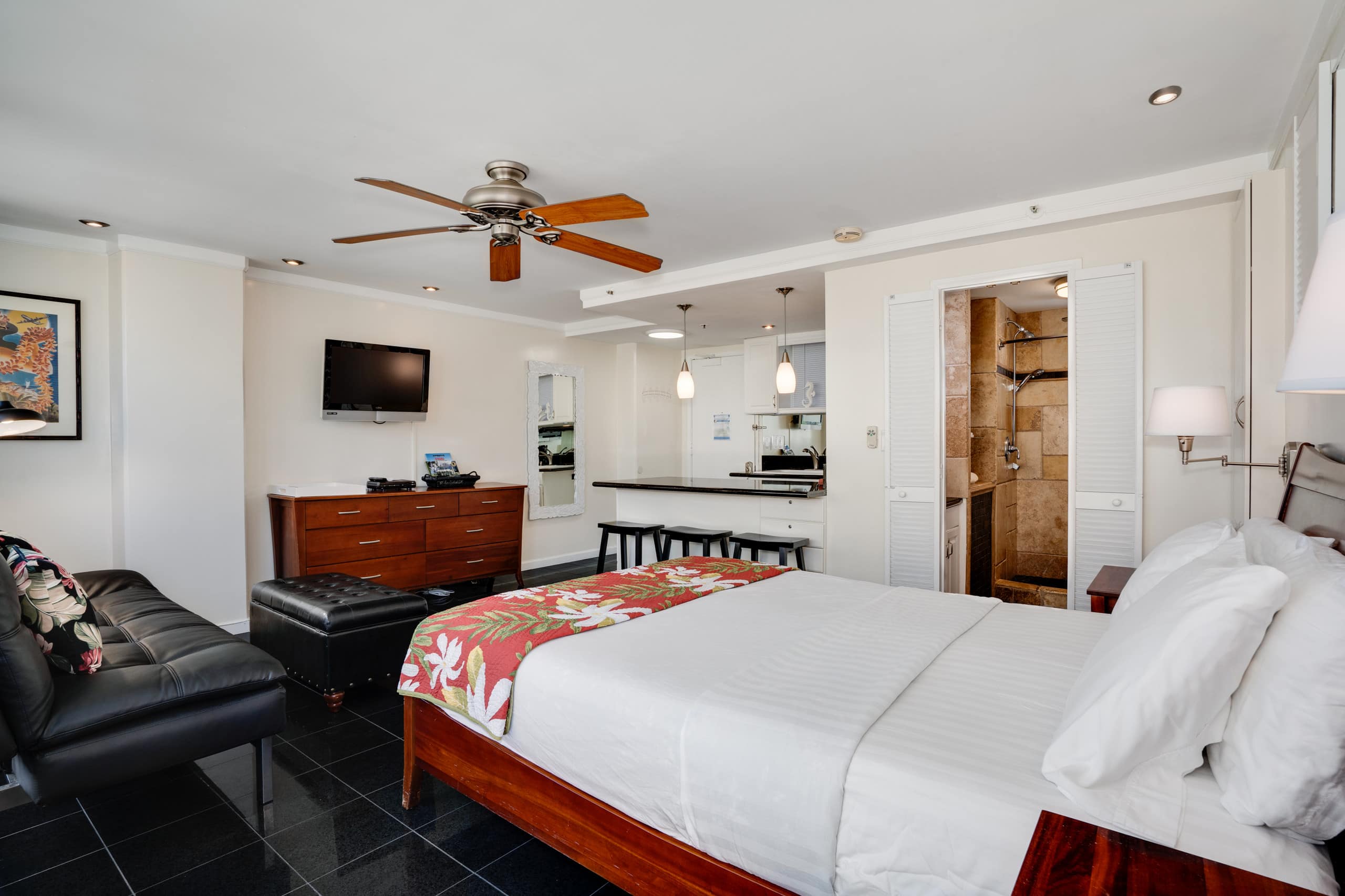 Condo in Honolulu · ★4.71 · Studio · 2 beds · 1 private bath - Image 31