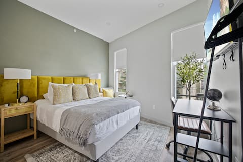 Cozy and Convenient Studio in Vibrant Neighborhood