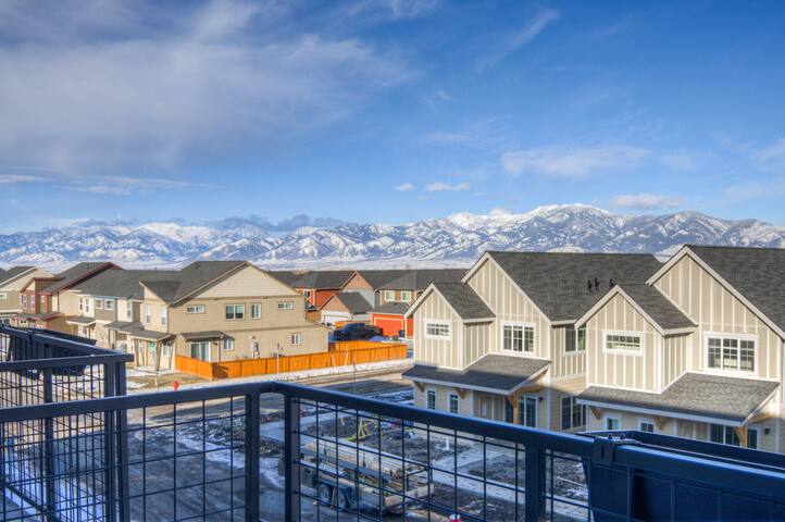2 Adjoining Condos Rent Together gallery image 2