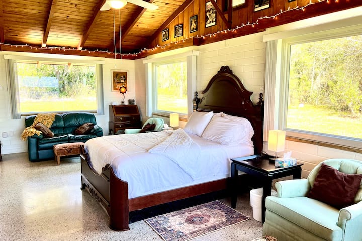 Vista sui boschi della camera da letto.