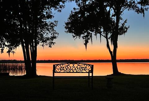 Lakefront Cabin in Private Woods - Central Florida