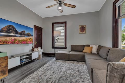 Close to SCSU & DT / Prime location