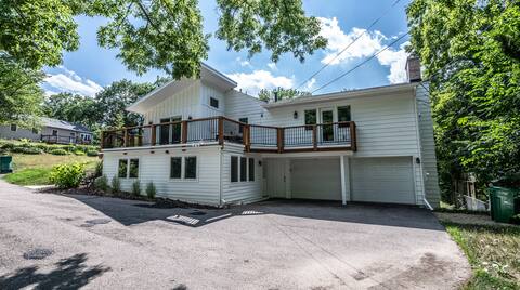 The Spacious Minnetonka 5BR Retreat Cable Lux Life