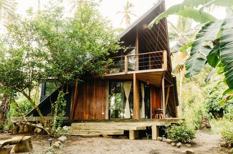 Almara Beach House between the Ocean & the Jungle
