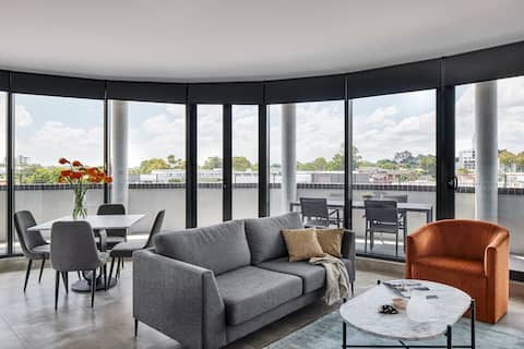 Popular Airbnb listing: Generous, Private Balcony, One Bedroom Apartment in Parramatta