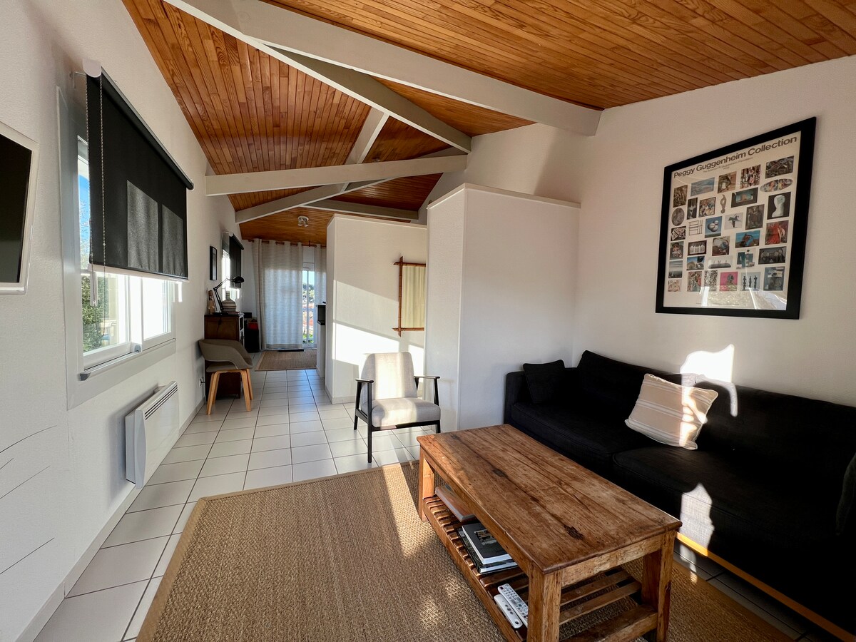 Annonce Airbnb populaire: 100 % mer, détente, plage, terrasse vue port à Lège Cap Ferret